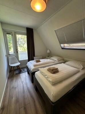 Desk, free WiFi - Detached country house in Drenthe with large garden, terrace & beautiful views (Schoonloo)
