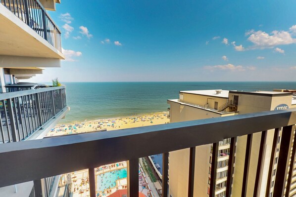 Property grounds - Incredibly Convenient Beach Condo w/Balcony, W/D, A/C, Shared Pools, Gym, Tennis (Ocean City)