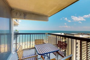 Property grounds - Incredibly Convenient Beach Condo w/Balcony, W/D, A/C, Shared Pools, Gym, Tennis (Ocean City)