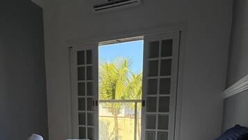 Quarto casal ou duplo clássico | Quartos à prova de som, Wi-Fi de cortesia