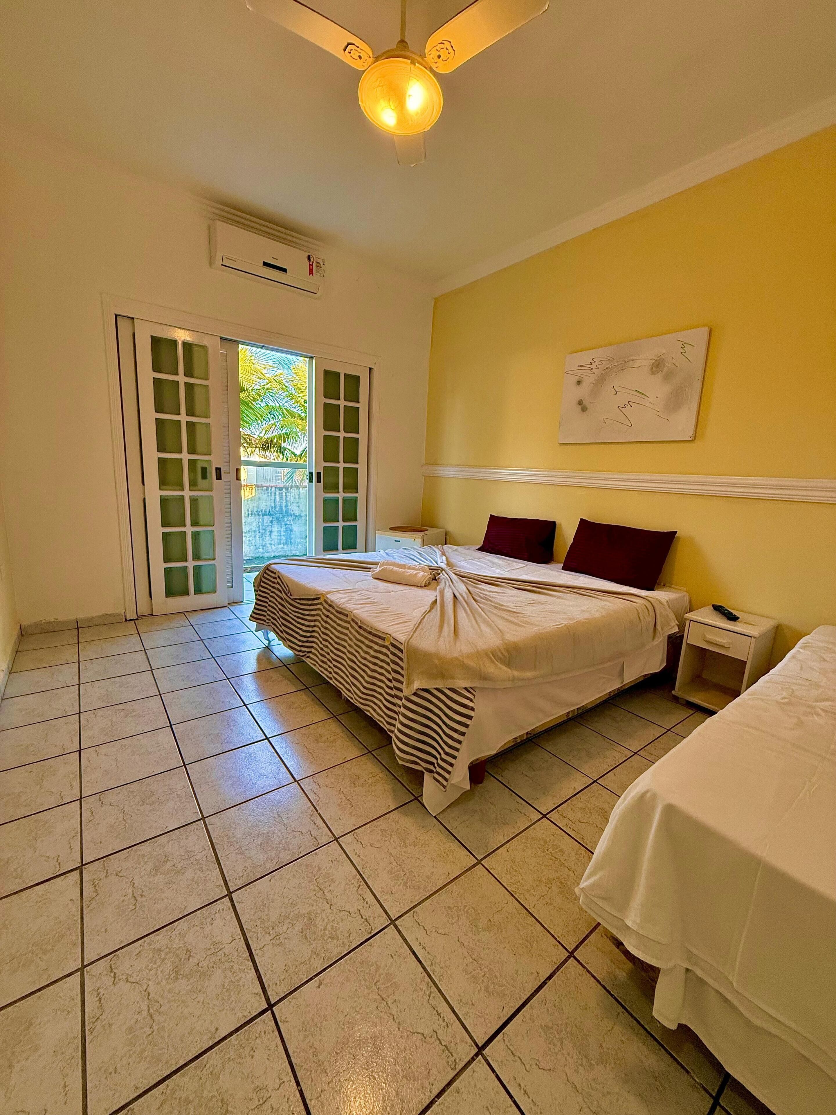 Habitació doble o amb dos llits individuals clàssica | Habitacions insonoritzades i wifi gratuïta 