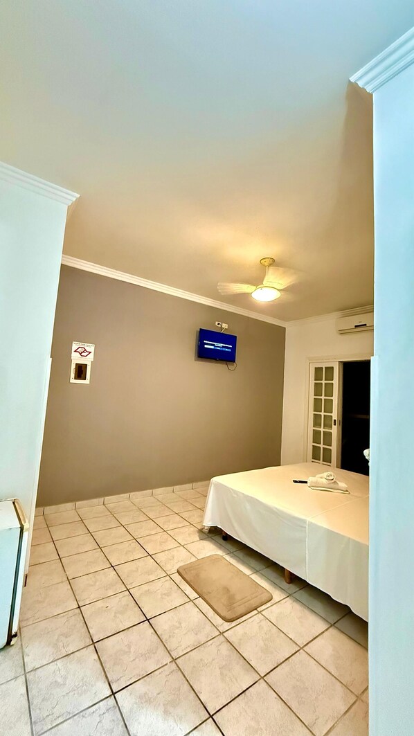 Classic Double or Twin Room | Living area