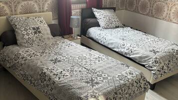 7 bedrooms, WiFi, bed sheets