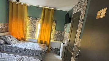 7 bedrooms, WiFi, bed sheets