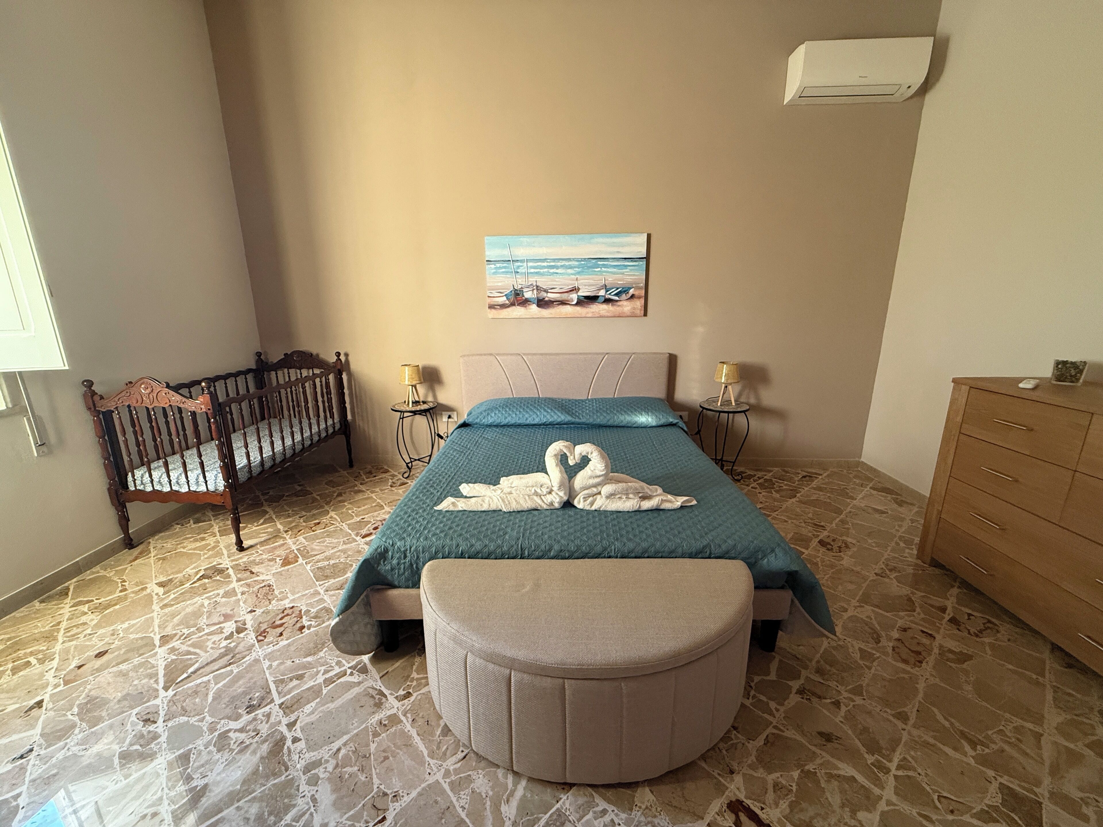 3 室のベッドルーム、WiFi、ベッドシーツ