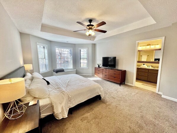 4 habitaciones, tabla de planchar con plancha, wifi y ropa de cama