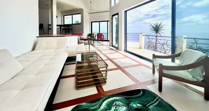 THEVIEW- 3-bedroom Villa in Funchal São Gonçalo with private rooftop terrace