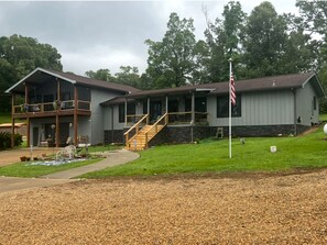 Exterior - S. Toledo Bend. Secluded Cove, Boat ramp on property sleeps 6. 2 BR’s 2 baths. (Many)