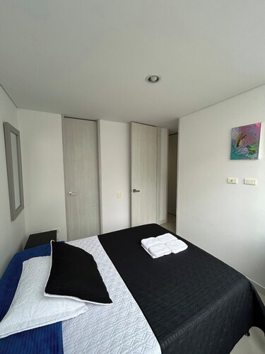 Modern and Comfortable Near Cable Plaza