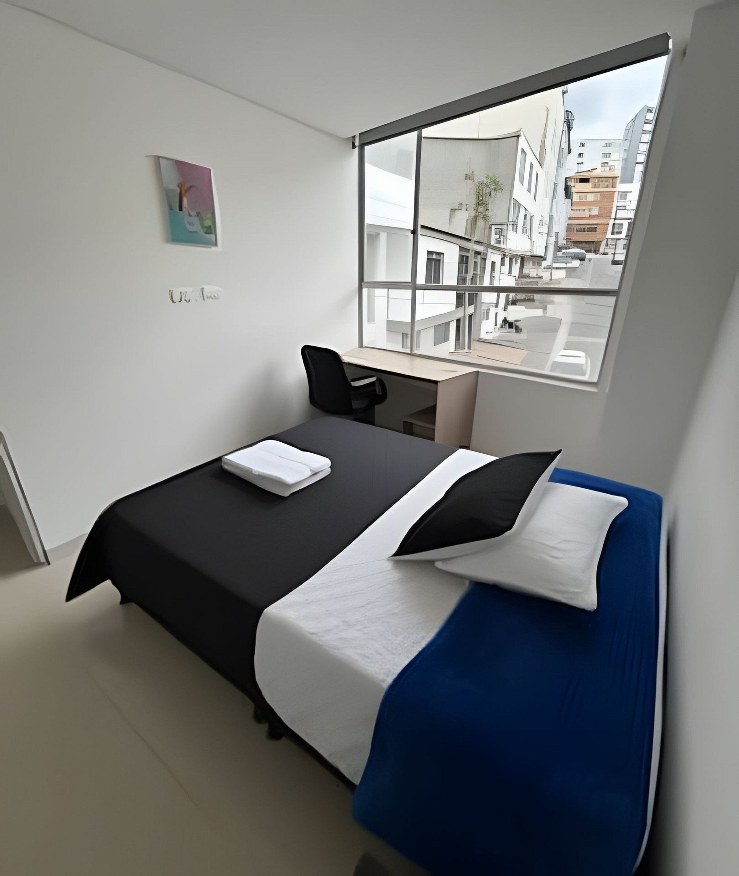 2 bedrooms, iron/ironing board, bed sheets, wheelchair access