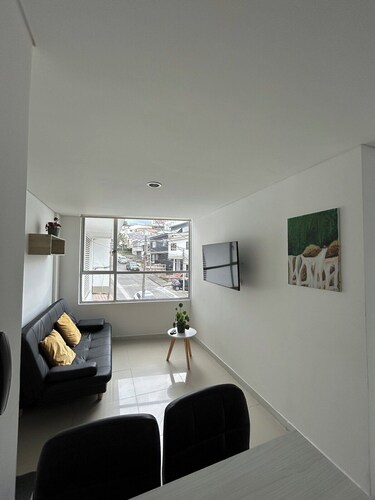 Modern and Comfortable Near Cable Plaza