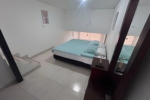 3 bedrooms, internet, bed sheets