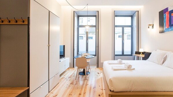 Iron/ironing board, free WiFi, bed sheets