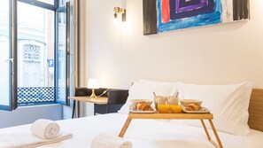 Fer et planche à repasser, Wi-Fi gratuit, draps fournis