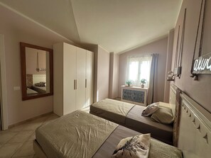 3 bedrooms, internet, bed sheets