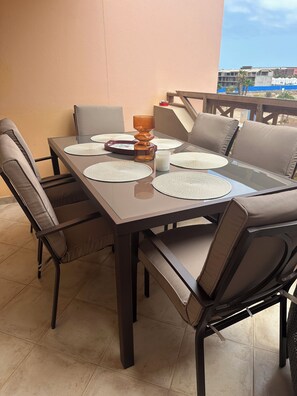 Outdoor dining - Tropical Mediterraneo (Santa Maria)