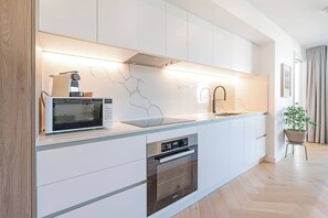 Fridge, microwave, oven, stovetop