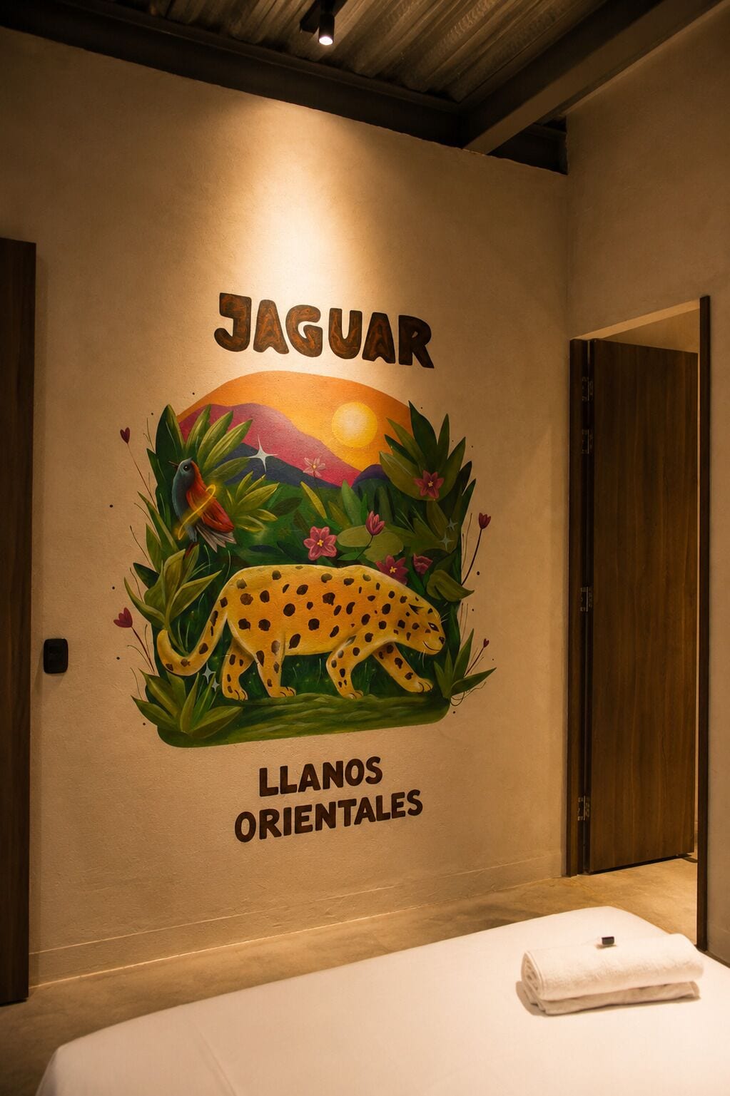 A wall with a mural of a jaguar and tropical plants, labeled 'JAGUAR' and 'LLANOS ORIENTALES'.