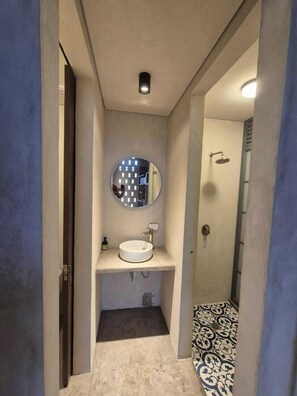 Dormitorio compartido estándar | Baño