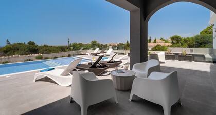 Luxury 7-bedroom villa with panoramic sea view & saltwater pool!
