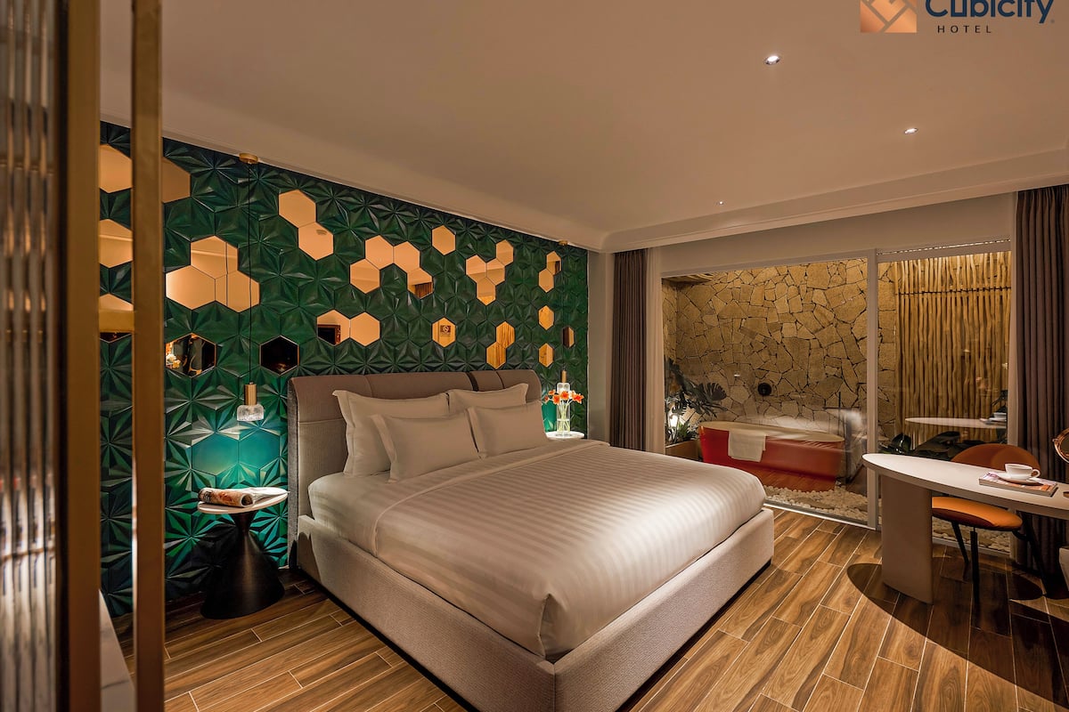 Executive Room | Egyptian cotton sheets, premium bedding, down comforters