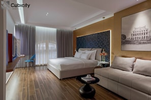 Deluxe Suite | Egyptian cotton sheets, premium bedding, down duvets - Cubicity Hoang Dieu (Ho Chi Minh)
