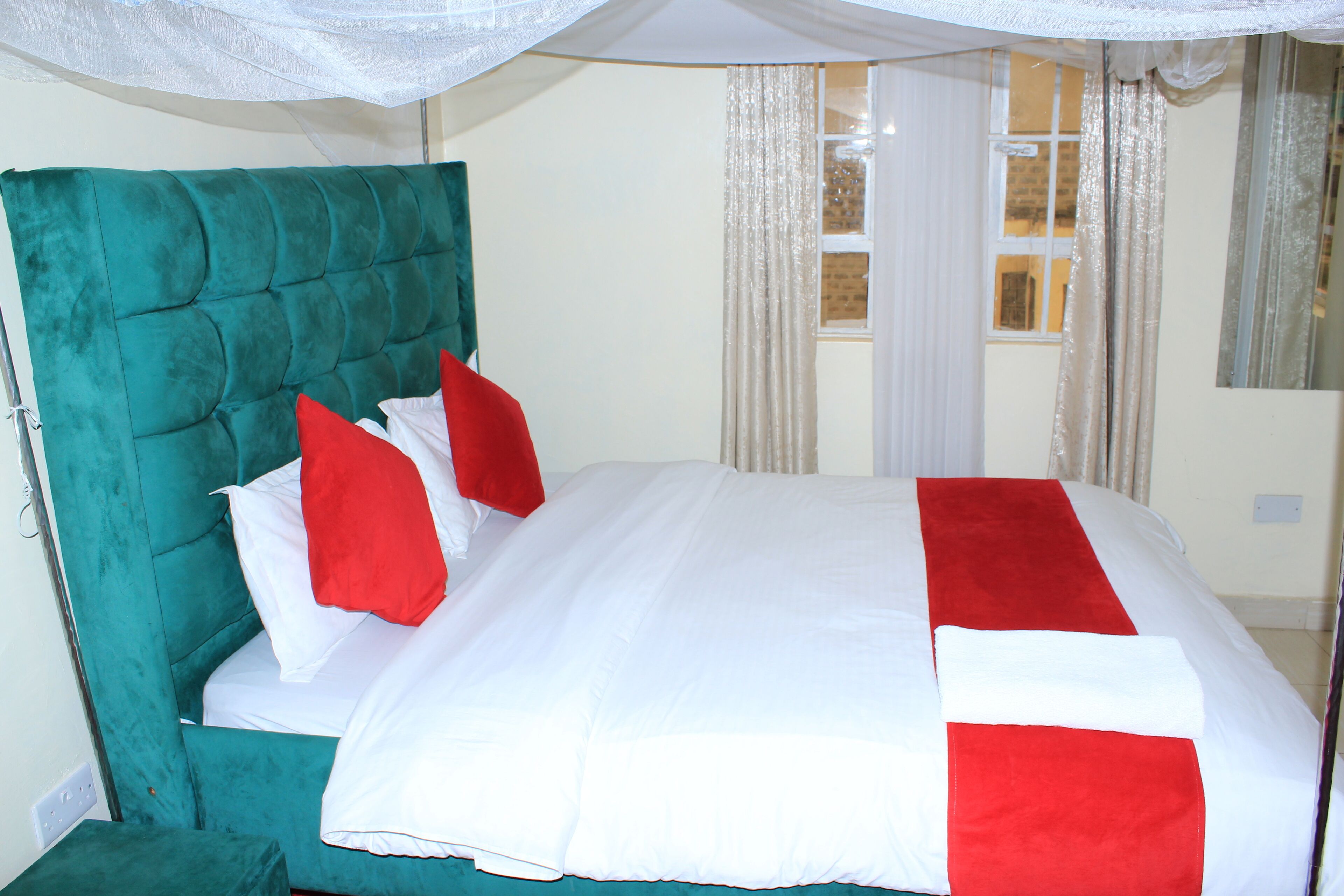 1 bedroom, desk, iron/ironing board, WiFi