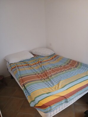 3 bedrooms, iron/ironing board, bed sheets