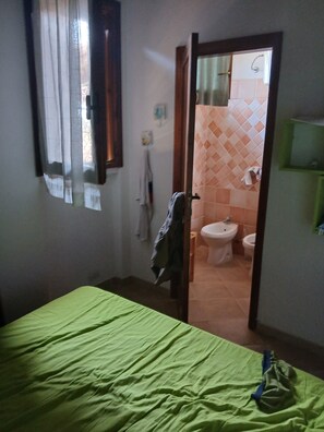 3 chambres, fer et planche à repasser, draps fournis