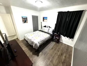 5 quartos, ferros/tábuas de passar roupa, Wi-Fi, roupa de cama
