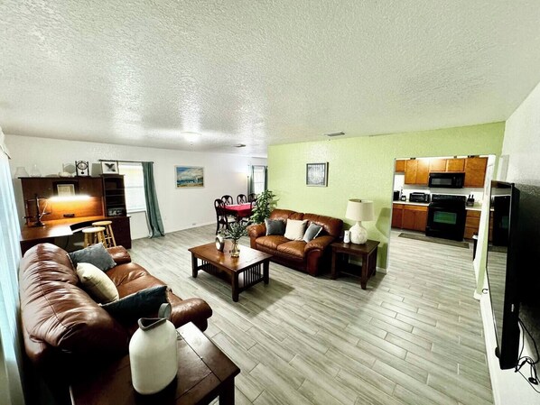 TV - Delightful 5-bedroom house Tampa (Tampa)