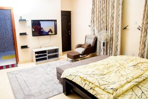 House, 4 Bedrooms, Smoking, Balcony | Room amenity