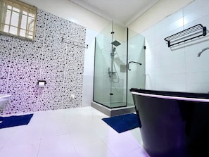House, 4 Bedrooms, Smoking, Balcony | Bathroom - Luxury 4 BR Apt w Parking, Magodo Estate (Lagos)