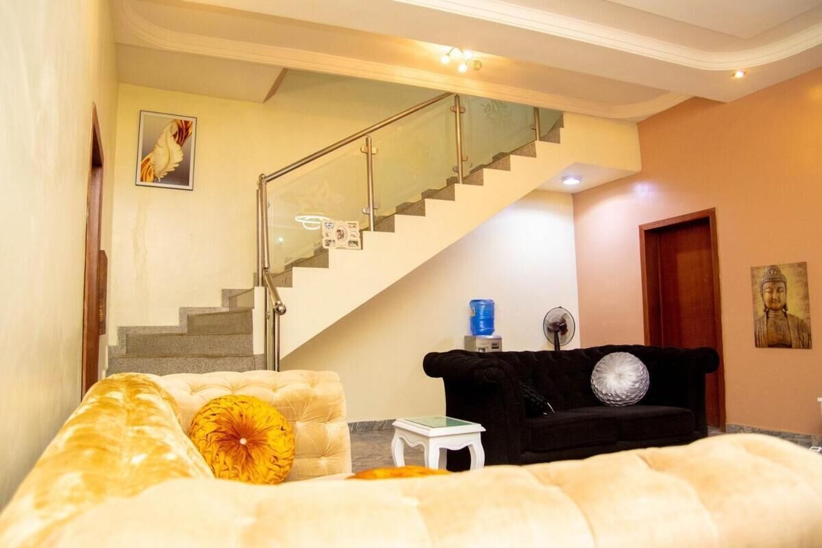 House, 4 Bedrooms, Smoking, Balcony | Living room