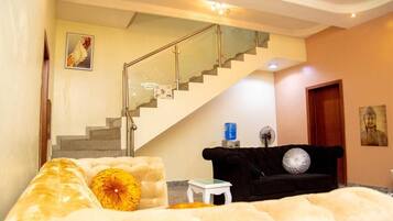 House, 4 Bedrooms, Smoking, Balcony | Living room