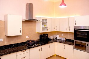 House, 4 Bedrooms, Smoking, Balcony | Interior