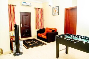 Ferienhaus, 4 Schlafzimmer, Raucher, Balkon | Wohnzimmer