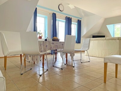 Spacious apartment with pool, panoramic view, garden