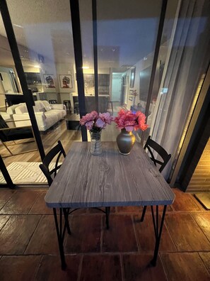 Dining - Stylish 1BR w/ Patio Skyline Views, Pool, Gym & Work/Meeting Amenities (Denver)