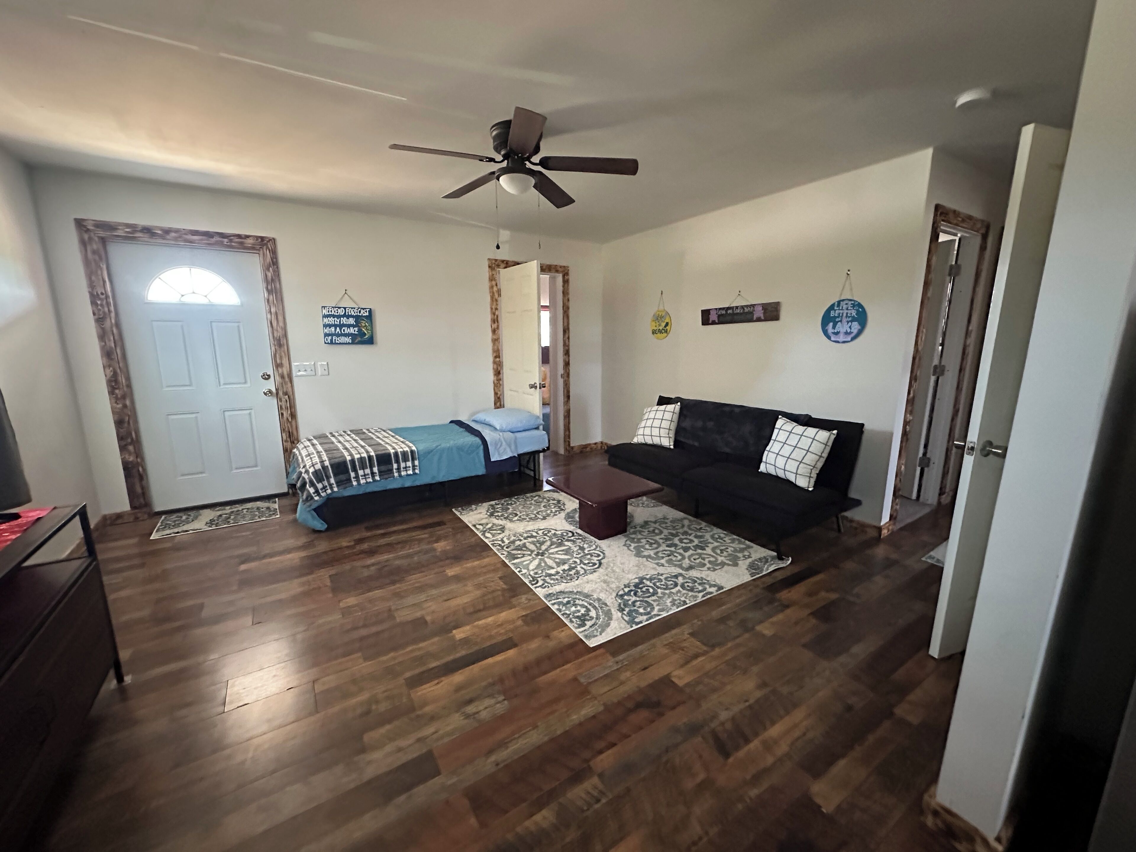 3 bedrooms, travel crib, bed sheets