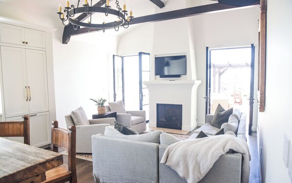 TV, fireplace - 
Santa Barbara Style Casita in Arroyo Grande near SLO, Wine Country & Beach (Arroyo Grande)