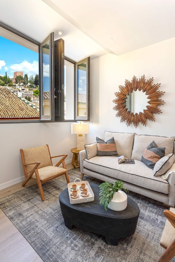 Smart TV - Exclusive penthouse with views of the Alhambra. San Matías V (Granada)