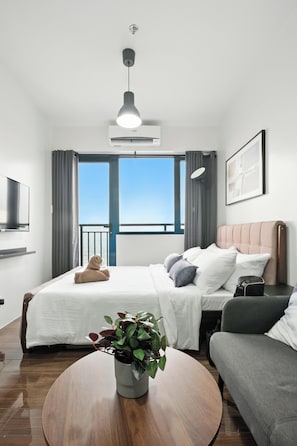 Room, 1 Bedroom, Private Pool, City View | Living room