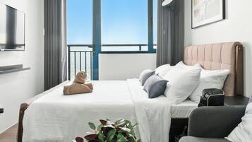 Room, 1 Bedroom, Private Pool, City View | Living room