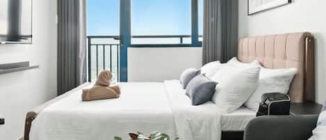 Kamar, 1 kamar tidur, kolam renang pribadi, pemandangan kota | Ruang keluarga