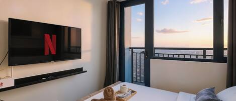 Room, 1 Bedroom, Private Pool, City View | Room amenity