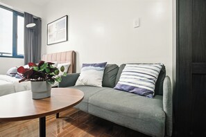 Room, 1 Bedroom, Private Pool, City View | Living room