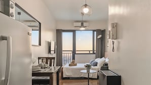 Room, 1 Bedroom, Private Pool, City View | Interior - Room-makati Penthouse Studio With City V (Makati)