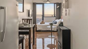 Chambre, 1 chambre, piscine privée, vue ville | Intérieur