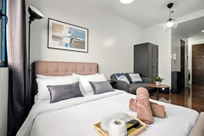 Zimmer, 1 Schlafzimmer, eigener Pool, Stadtblick